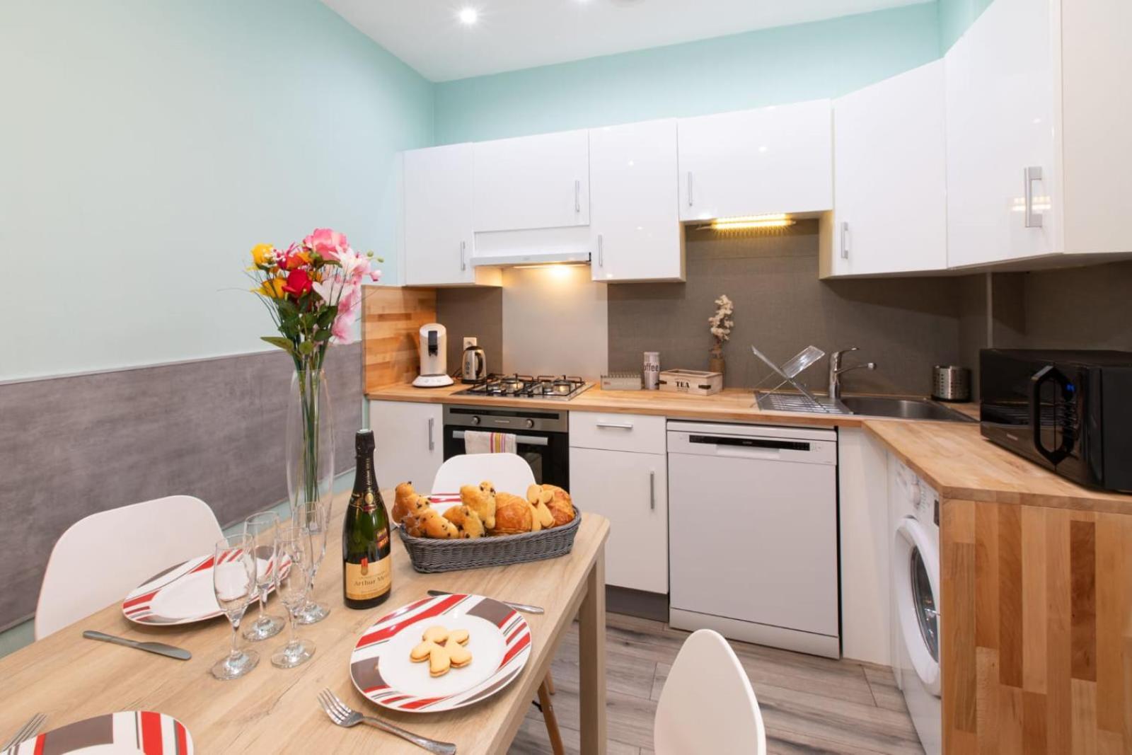 Evasion St Joseph Odysalis - Lit King Size - Parking - Proche Centre Apartment Colmar Exterior photo